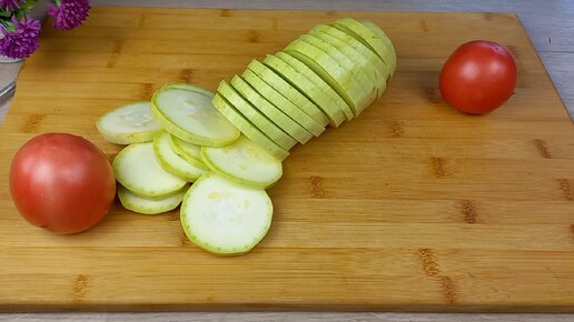 Не думала, что с кабачком получится изумительно вкусная пицца. Даже те кто не любит кабачки, едят это блюдо с удовольствием.