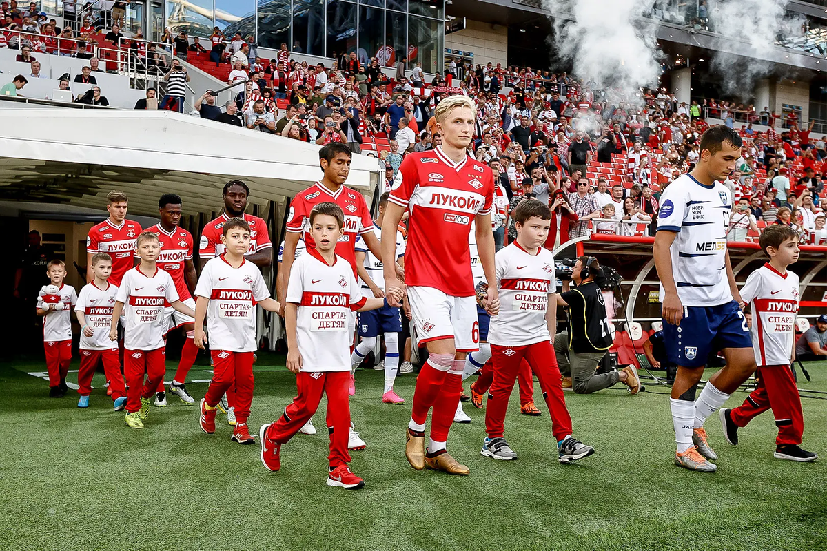 В старте в центр защиты вышли Литвинов и Дуарте