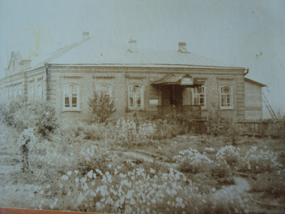 Школа, в которую приехала работать Надя