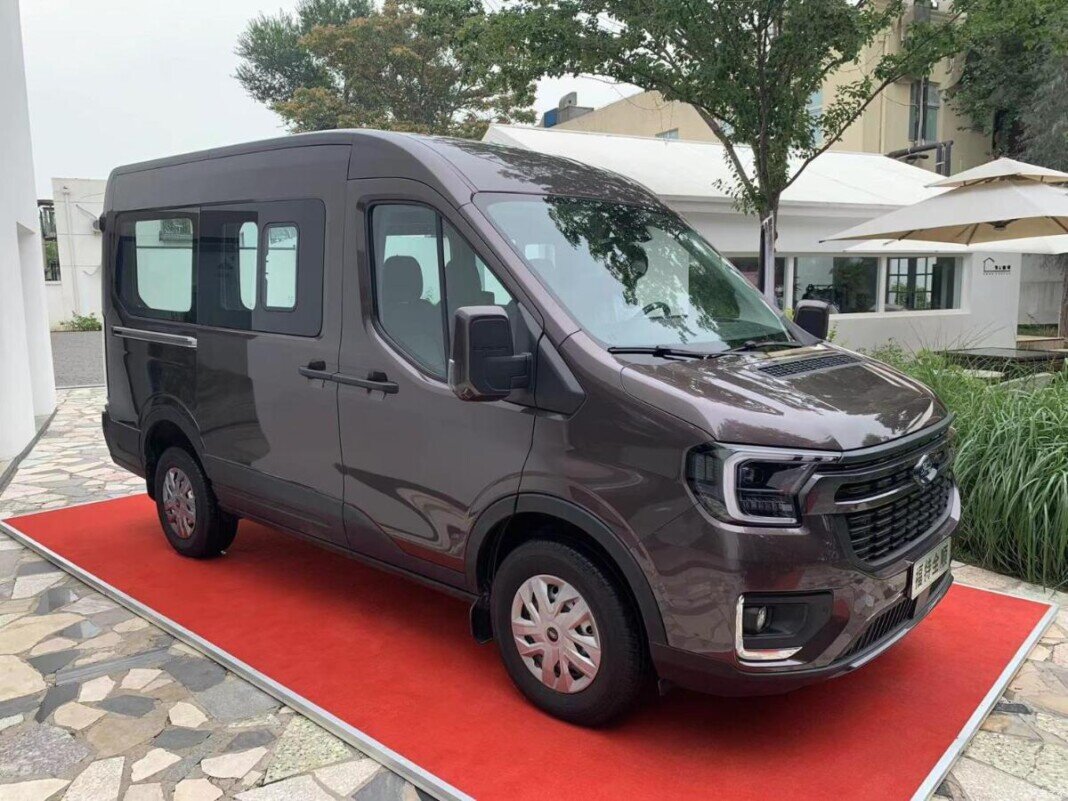 Презентован обновленный фургон Ford Transit: он стал больше походить на  внедорожник | Автоновости | Дзен