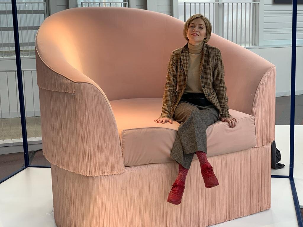 Екатерина Фёдорова на кресле бренда Munna