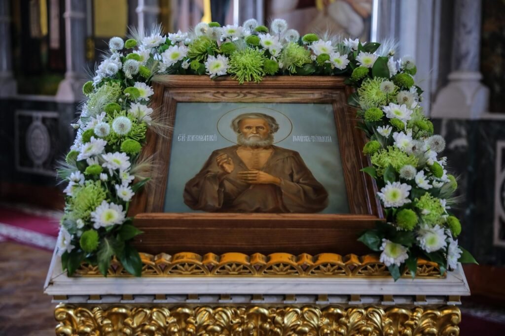 мощи святого иллариона троицкого в сретенском монастыре. илларион сретенский монастырь. мощи в сретенском монастыре. мощи преподобной марии египетской. сретенский монастырь мощи иллариона.