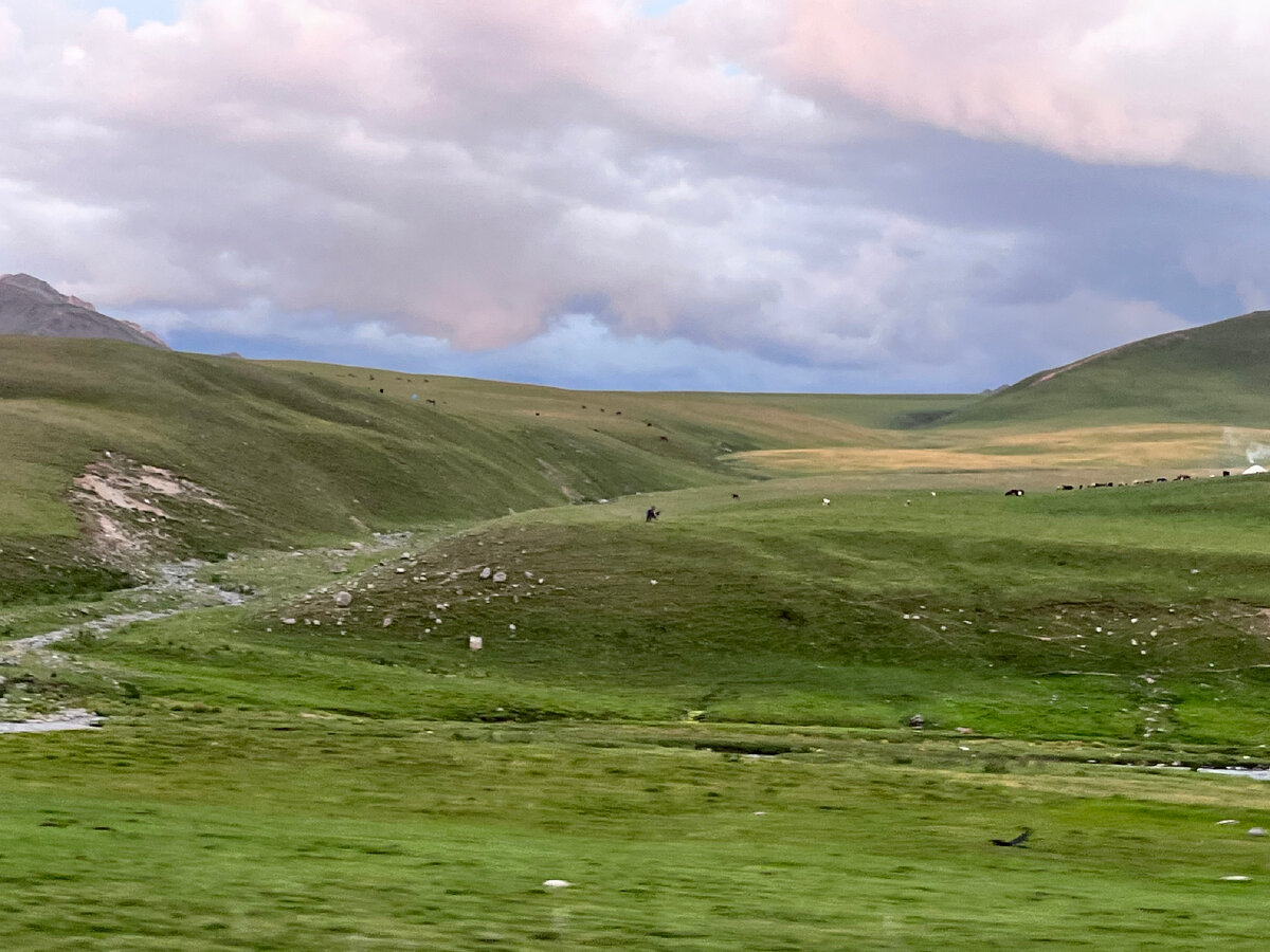 Горы по дороге Бишкек-Ош