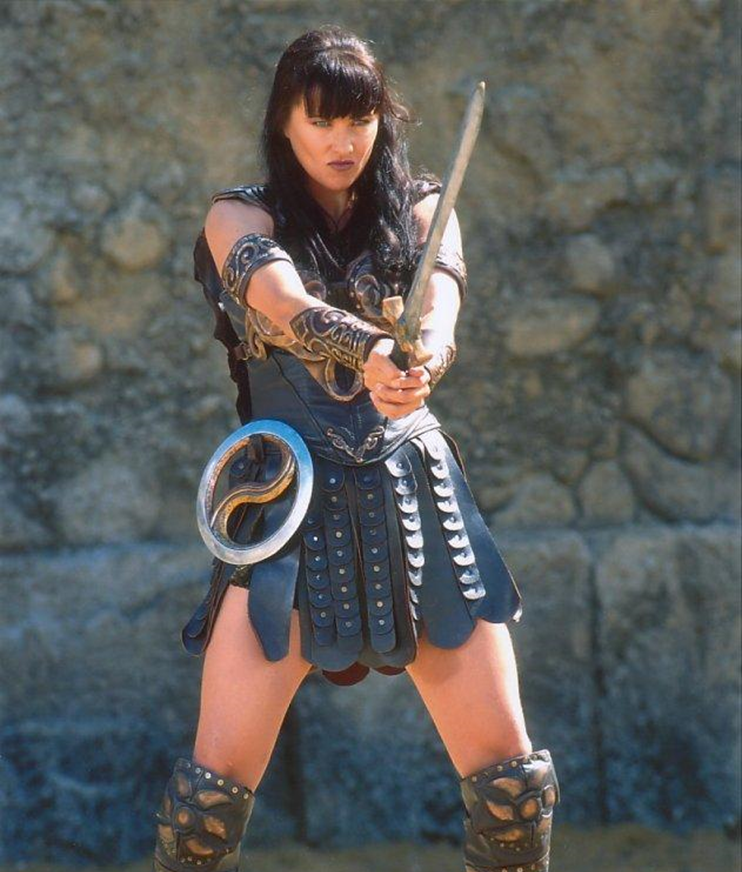 Зена со сбалансированным чакрамом. Скриншот из фильма (Источник изображения: https://www.vokrug.tv)