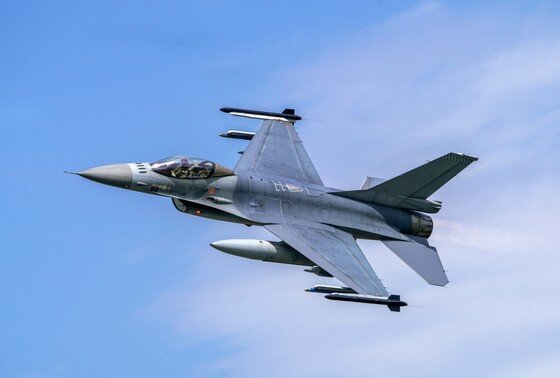    Истребитель F-16