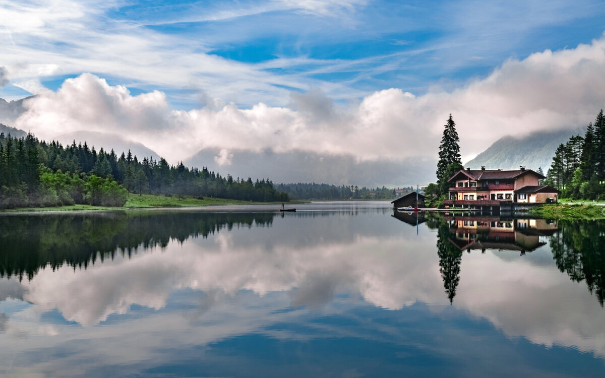 Домик на озере