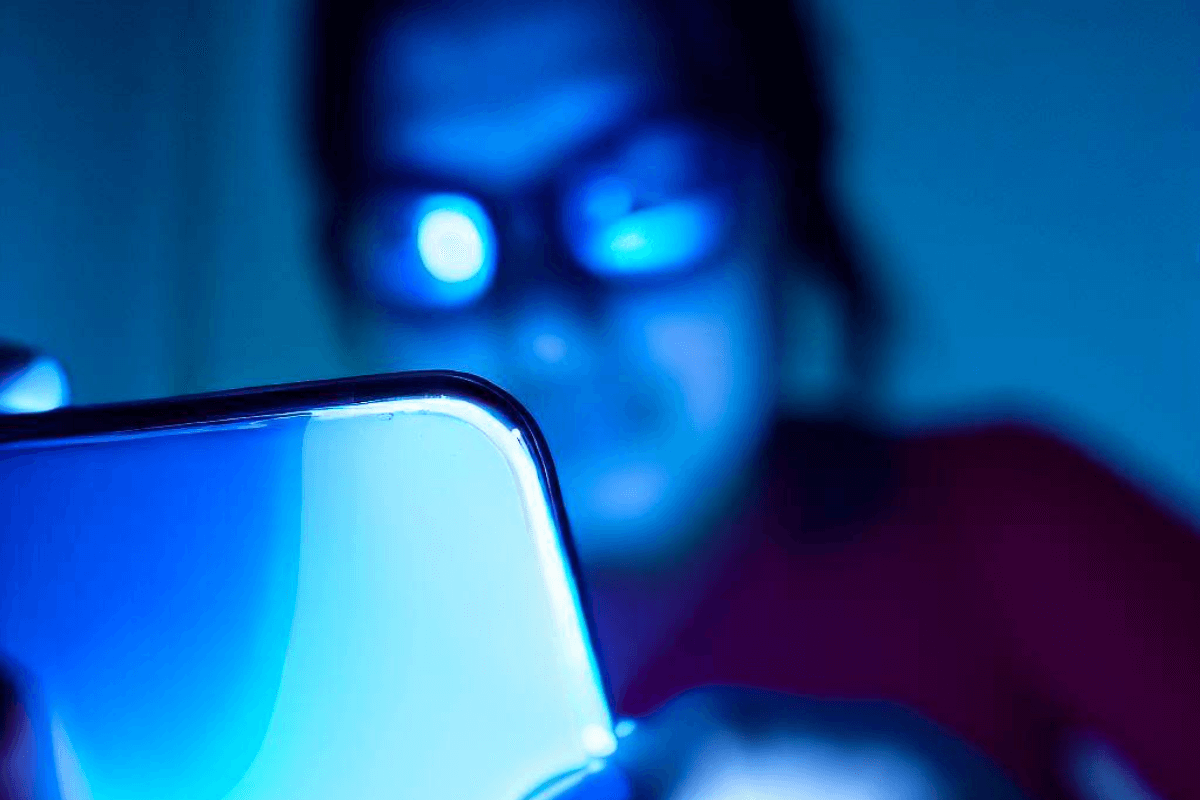 Смартфон излучает электромагнитные волны