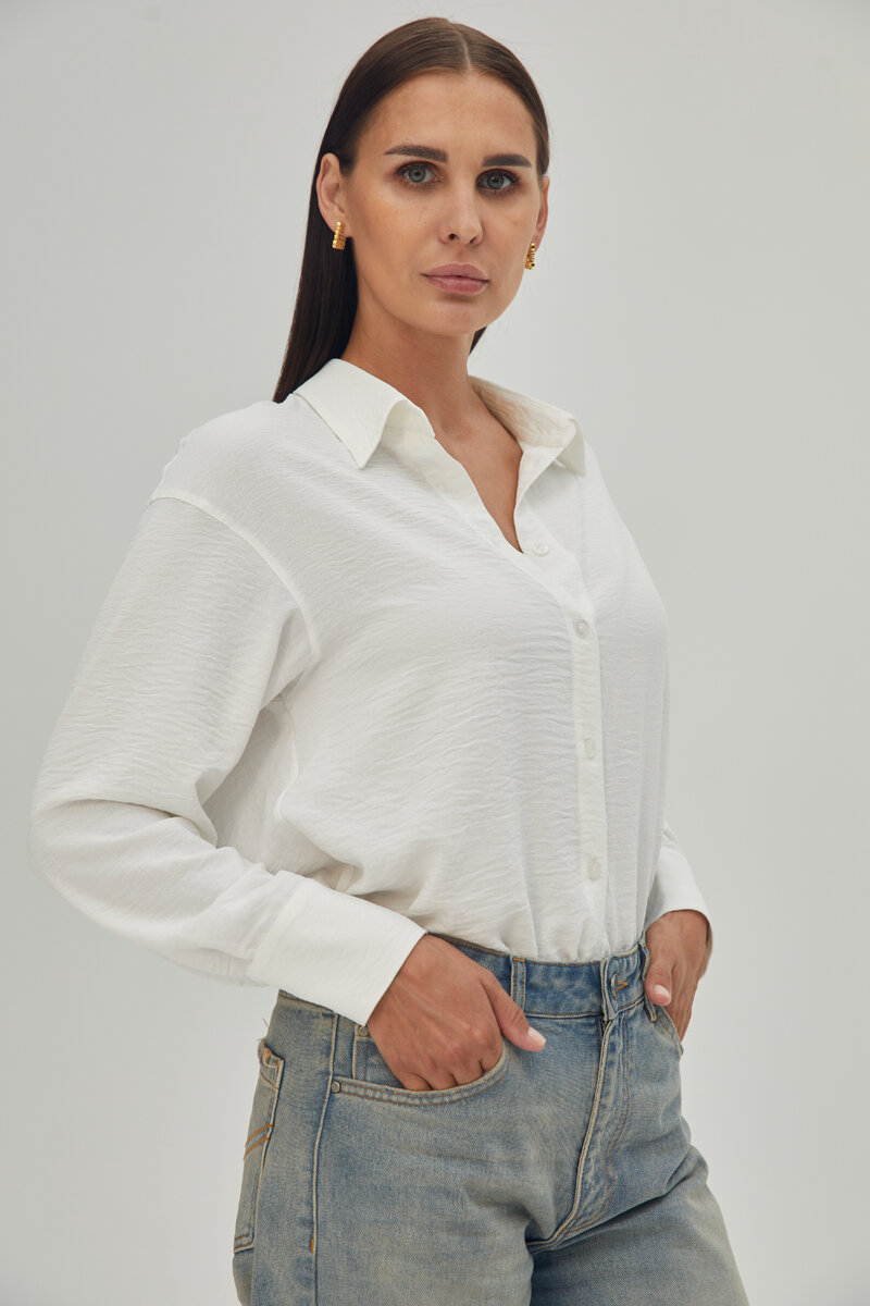 Рубашка из жатки от бренда ANUTINA с эффектом оверсайз. Арт. 81661612 ВБ.