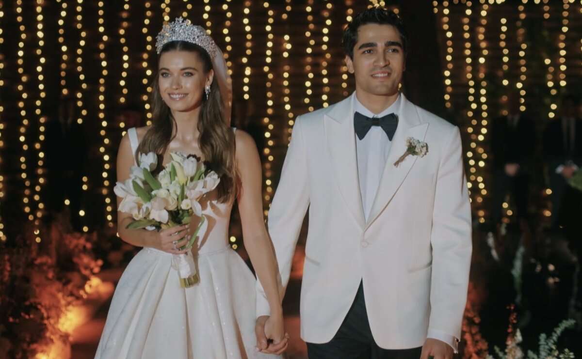 Кадр из первой серии второго сезона турецкого сериала "Зимородок"