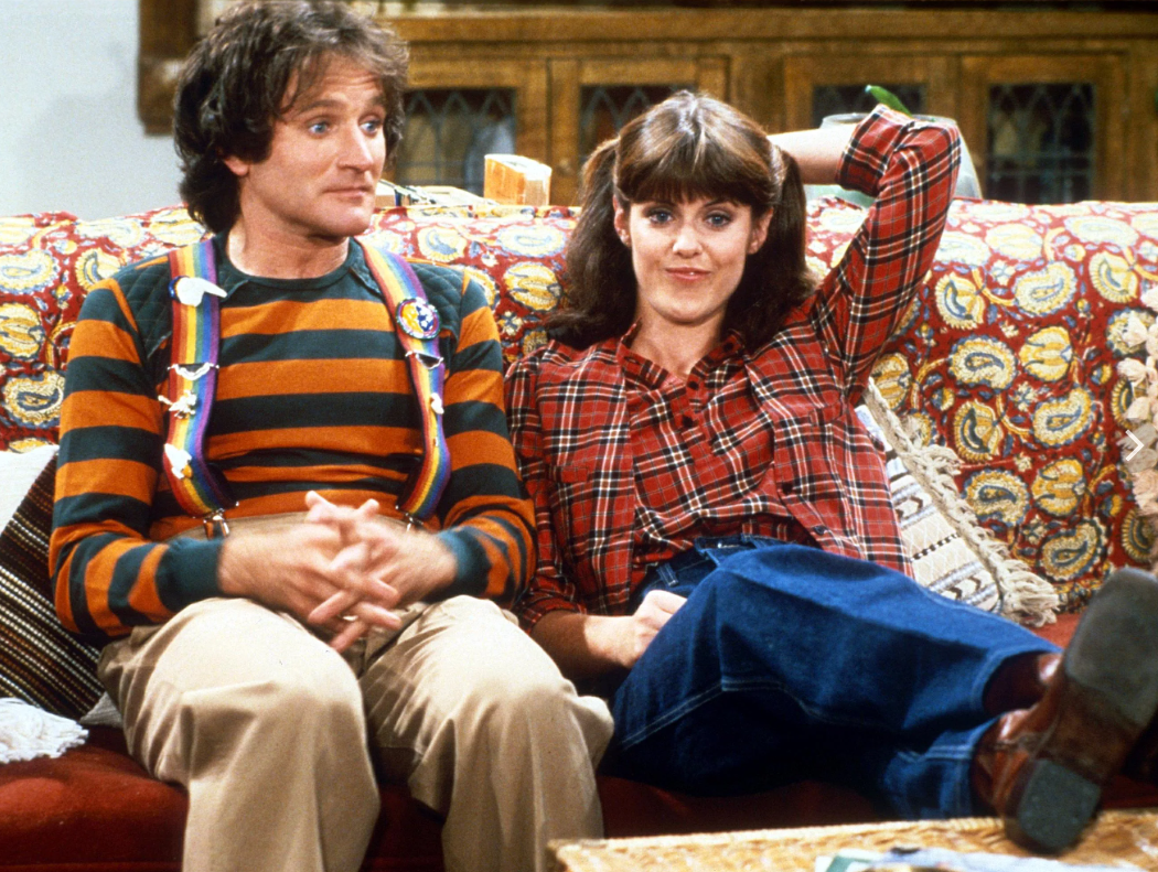 Still streaming. Робин Уильямс морк и Минди. Mork & Mindy(Robin Williams, Pam Dawber).