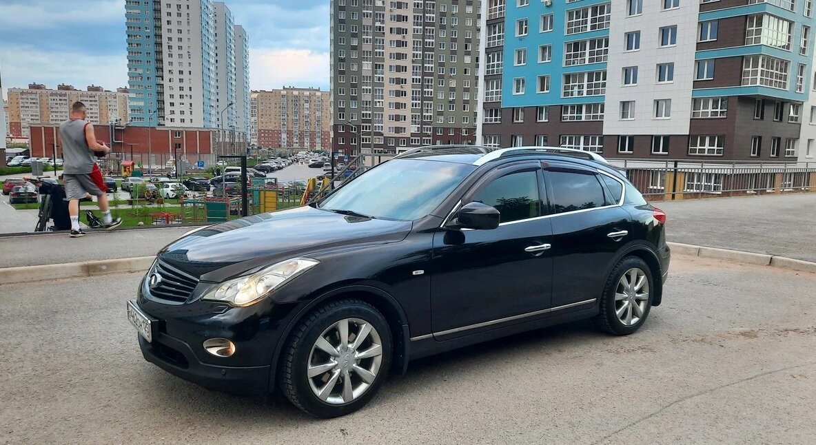 Infiniti EX.