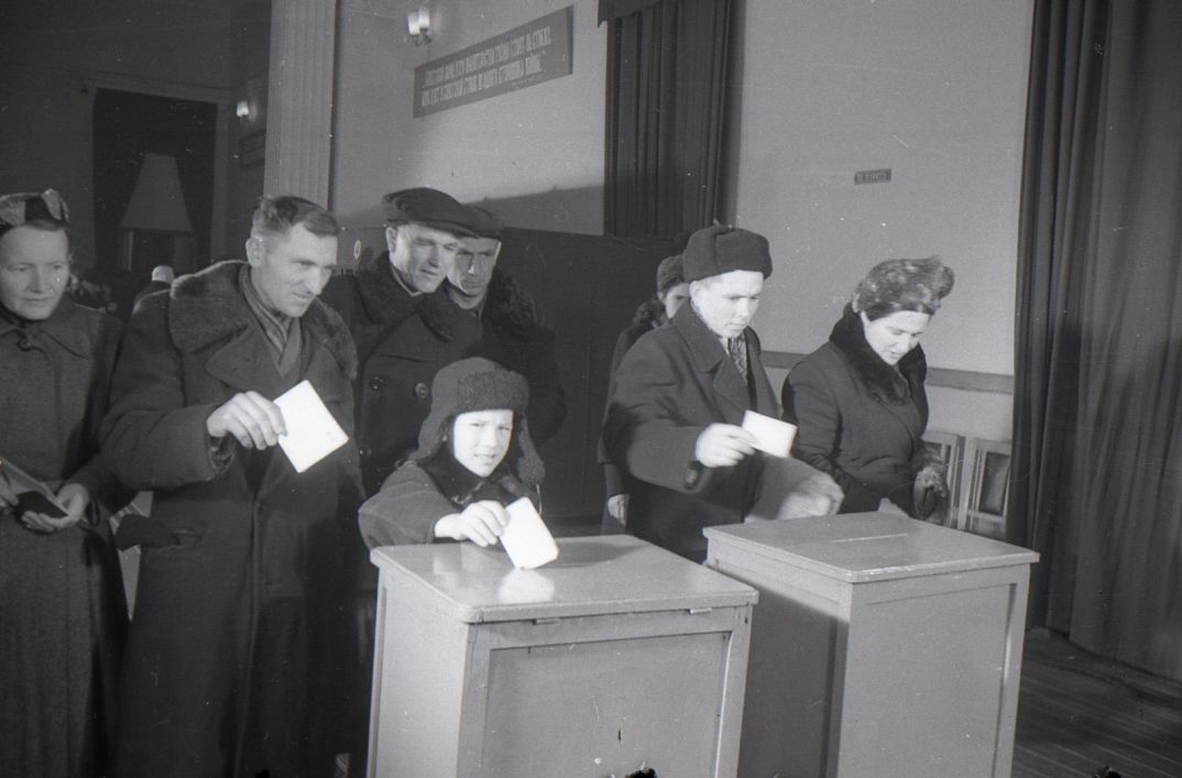 Кидать на выборах. Выборы в Верховный совет РСФСР 1947. Выборы в Верховный совет СССР 1937. Первые выборы в Верховный совет СССР. Бюллетень выборы в Верховный совет СССР.