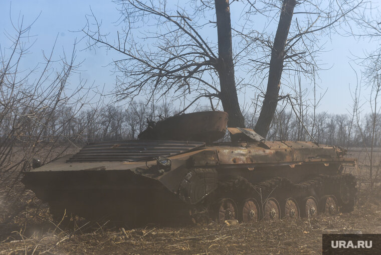    Бронеавтомобиль Oshkosh подорвался на мине, заявили в Минобороны РФ (архивное фото)