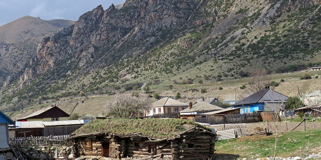 Чёрные травы Карачая. А вы знали, что старейшие в России деревянные дома - на Кавказе?