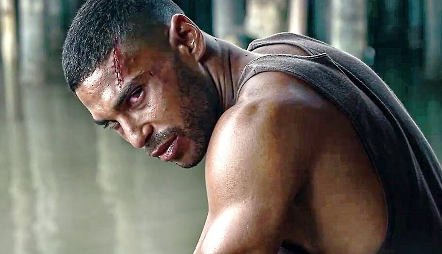 Листайте кадры из фильма.