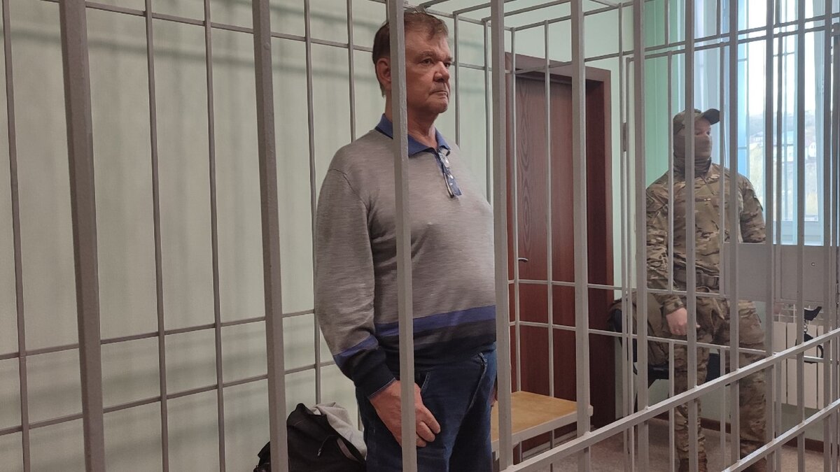     Главе УСК «Сибиряк» Владимиру Егорову изменили меру пресечения.