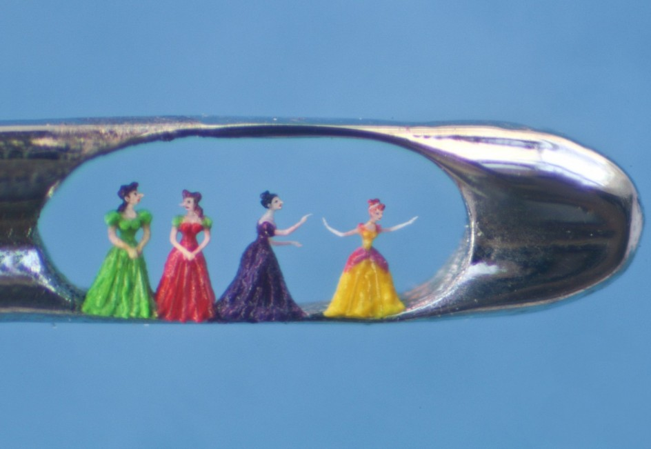 Willard wigan. Скульптуры Willard Wigan. Микроскульптуры Уилларда Уигана. Микро скульптуры Виллард Виган. Уиллард Уиган британский скульптор.