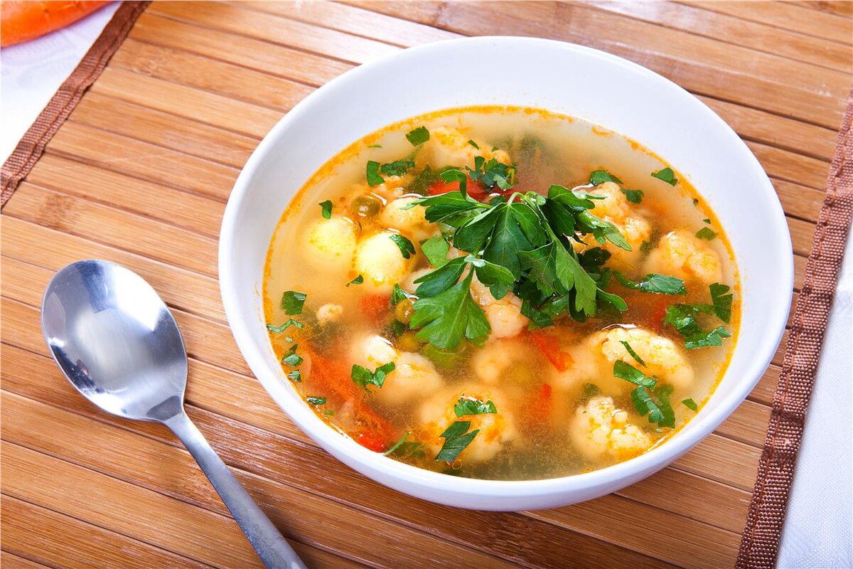 Постный суп с овощами. Суп из цветной капусты постный. Щи из цветной капусты. Постный суп с цветной капустой. Овощной суп с цветной капустой.