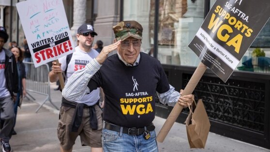    Голливудские актеры официально вышли на забастовку Андрей Бурков