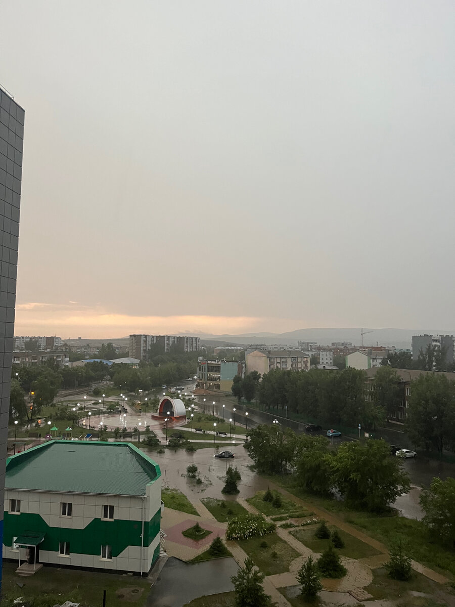 Залитая водой дорога.
