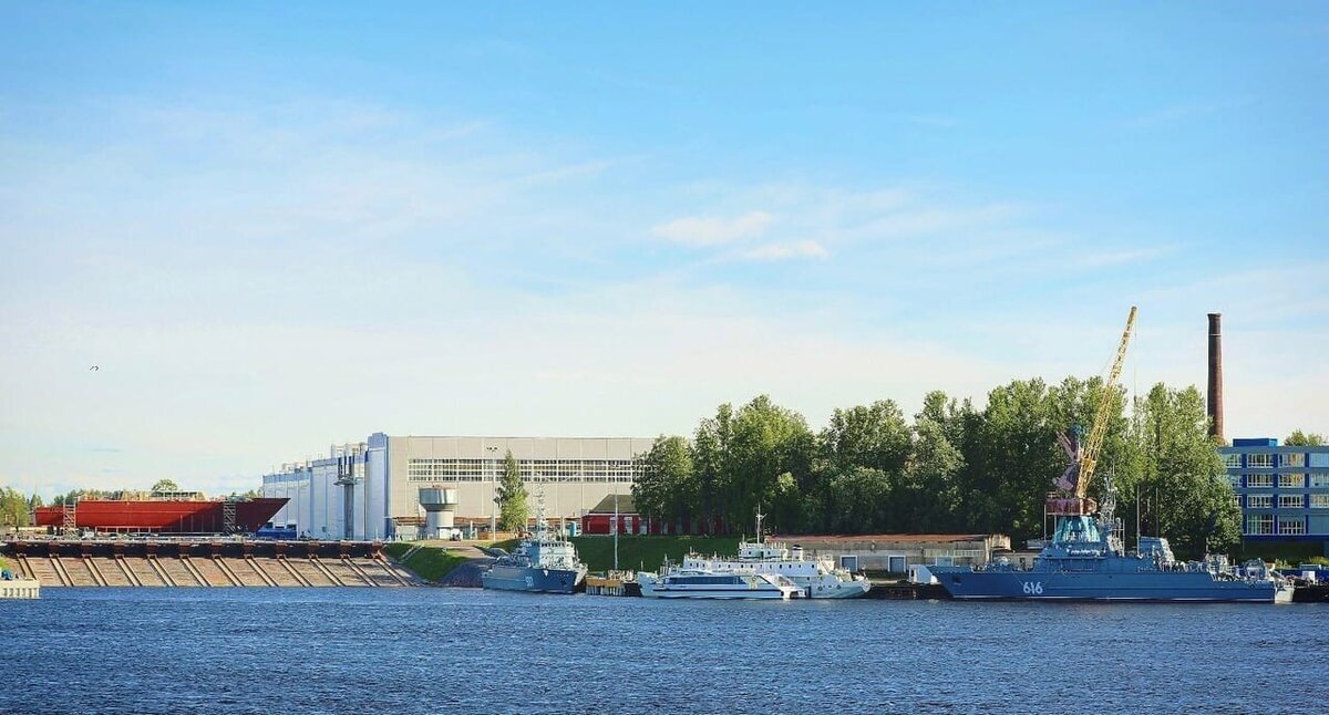 Акватория Средне-Невского судостроительного завода / ОСК