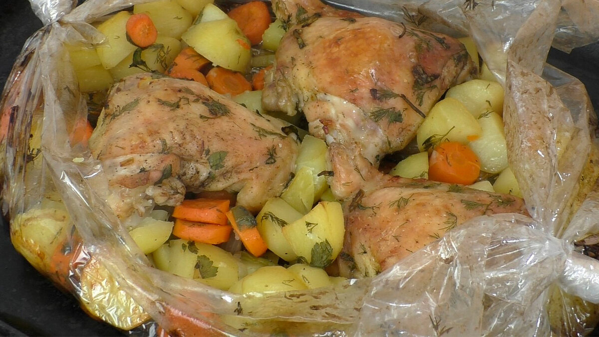 Курица с картошкой в духовке в пакете для запекания