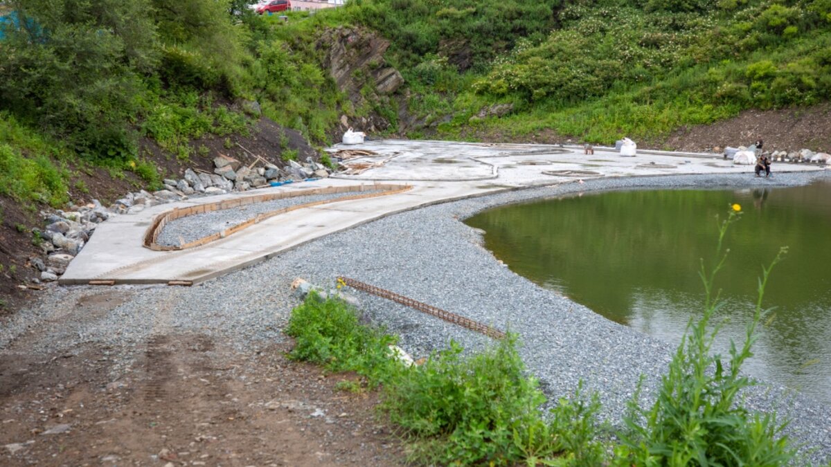     Жители Владивостока сами выбрали территории для благоустройства по итогам рейтингового голосования в 2022 году. В этом году в городе отремонтируют парк на сопке Орлиное гнездо, парк отдыха в Снеговой Пади, парк имени Лазо, сквер на Ильичева в посёлке Трудовое, а также озеро на Сафонова.