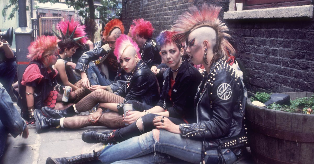     «Посмотри, в каких я сапогах»: как панк-атрибутика вышла за пределы субкультуры