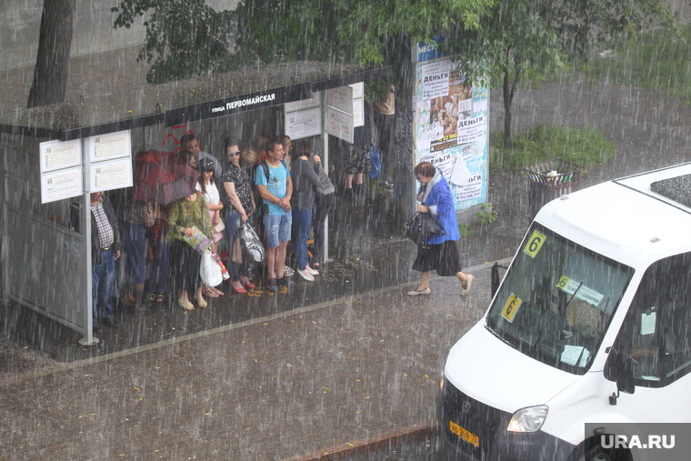    Тюменцы вчера прятались от града и дождя