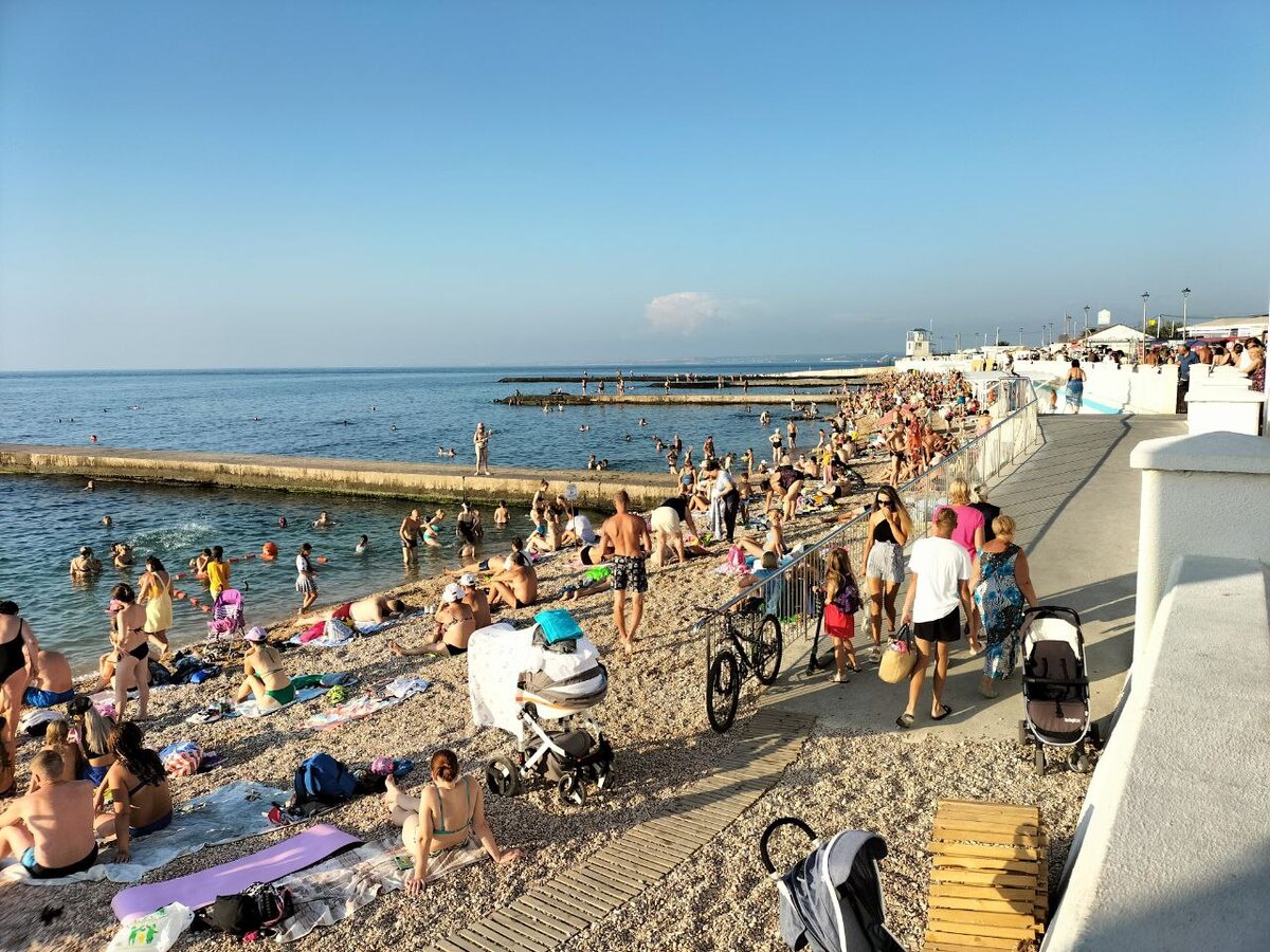 Пляж. Пляжи Крыма. Пляж фото. Отдых на пляже. Стоит ли ехать летом в крым 2024