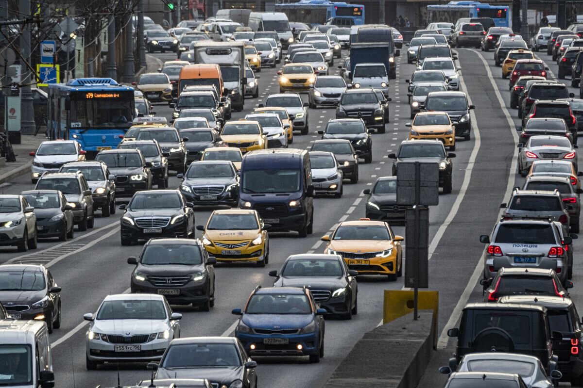 Автовладельцев необходимо не только наказывать, но и поощрять, уверен специалист.  Фото: Konstantin Kokoshkin / Global Look Press / globallookpress.com