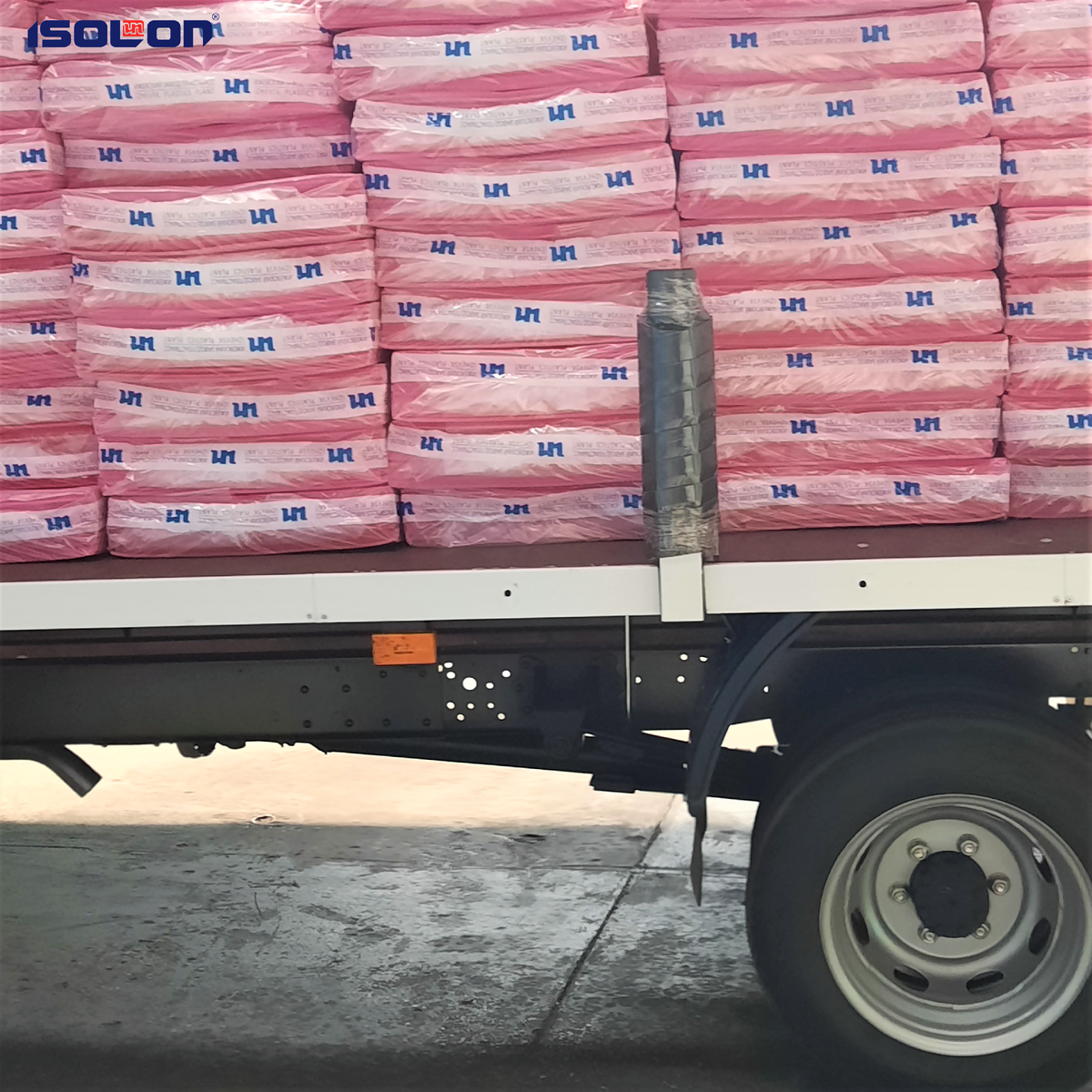 Клейкая лента с логотипом Isolon