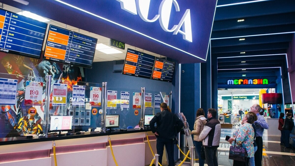     Новинки кино «Барби» и «Оппенгеймер» в России покажут не раньше осени. Фильмы будут доступны в онлайн-версии, а не в прокате. Об этом пишут «Ведомости».