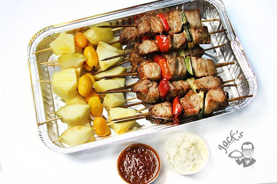 Шашлык из фруктов и мяса