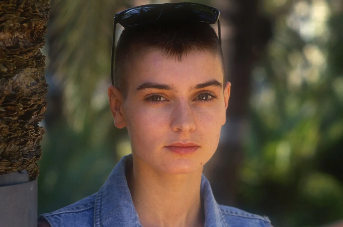 Шейн о коннор. Синед о Коннор. Sinead o'Connor 2021. Шинейд о Коннор 1990. Sinead o Connor сейчас.