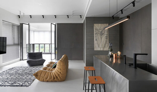 Современный интерьер квартиры сложно представить без декора. Его удобно сделать сменным – таким, который легко заменить, не прибегая к серьезному ремонту. 