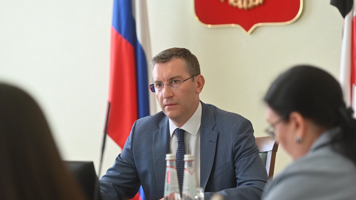     Воздух в Можге отравлен предприятием по выпуску древесного угля, а в местные водоемы коммунальная компания сливает отходы канализации. Доказательства этого были представлены на совещании в правительстве Удмуртии, которое провел глава регионального кабмина Ярослав Семенов.