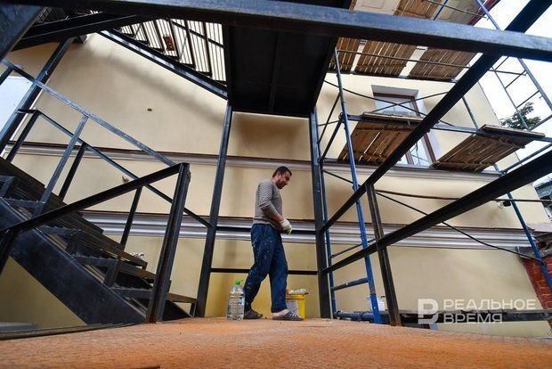 Сначала силами компании «Евростройхолдинг+» провели противоаварийные работы. Максим Платонов/realnoevremya.ru 