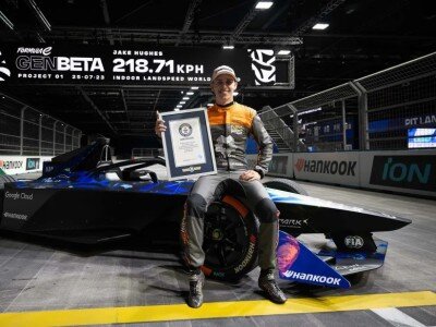    Установлен мировой рекорд наземной скорости в закрытых помещениях