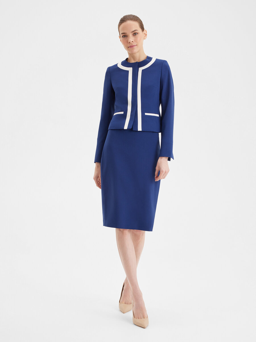 Пиджак: 7 990 руб. Модель: 061137. Артикул ткани: СВ151 
Состав: 50% вискоза, 47% полиэстер, 3% лайкра Подкладка: 100% вискоза
⠀
Юбка: 3 690 руб. Модель: 51110. Артикул ткани: СВ151
Состав: 50% вискоза, 47% полиэстер, 3% лайкра Подкладка: 100% вискоза