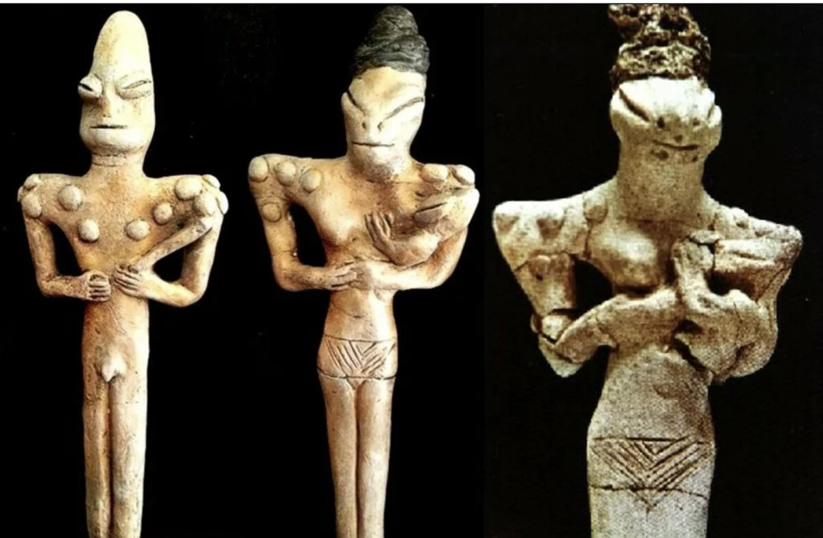 Шумерские фигурки змееголовых богов. Источник: Яндекс