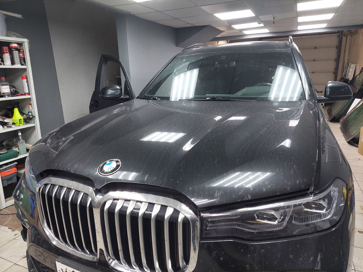 БМВ X5 E70 | Замена лобового стекла BMW X5 E70 в СПб