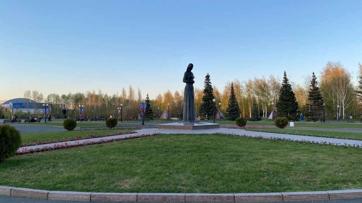     Всероссийское общество охраны природы (ВООП) готовит обращение в природоохранную прокуратуру из-за планируемого строительства парка аттракционов «Кырлай» в Парке Победы. Об этом сообщила пресс-служба организации.