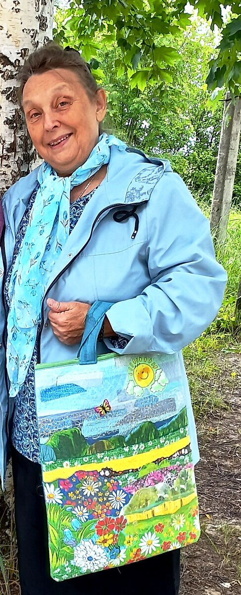 Моя сумка в руках любимой тетушки