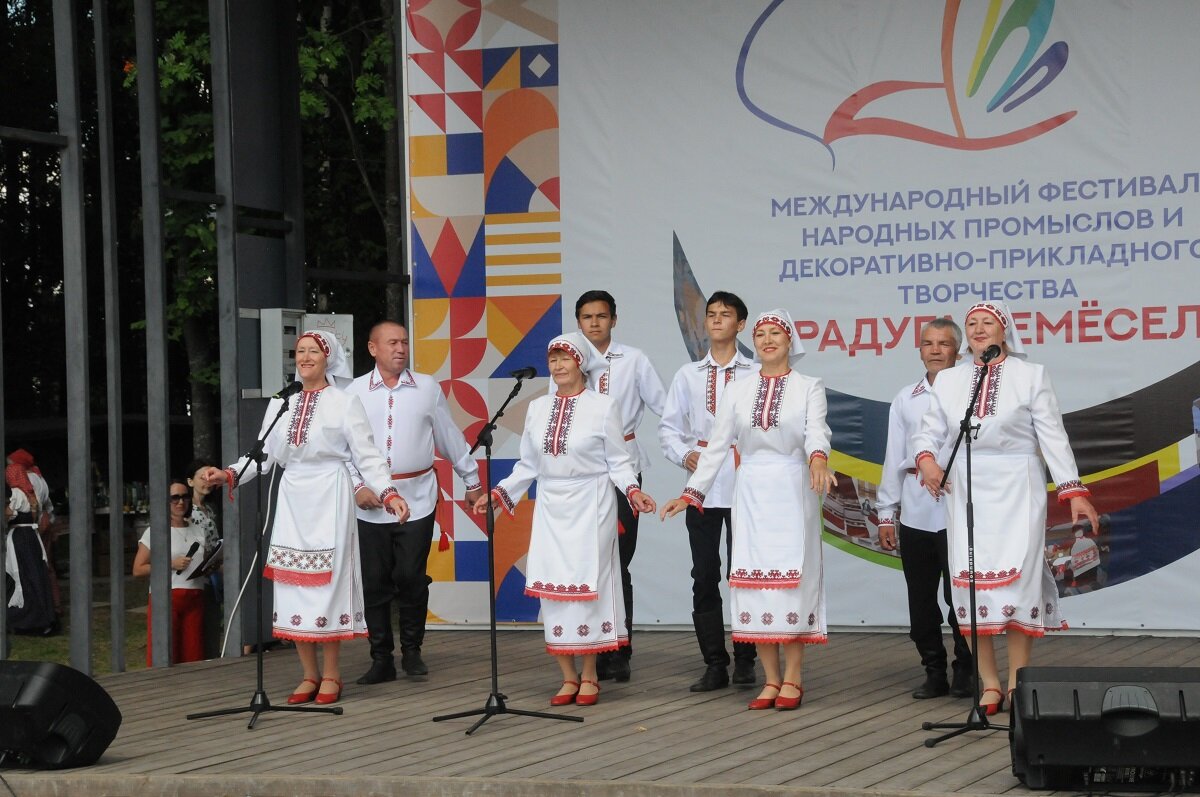    Праздник гремел с утра и до глубокого вечера Елена Власова