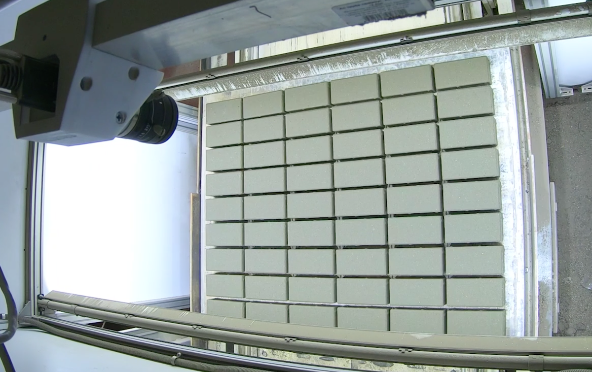 Машинное зрение на заводе по производству тротуарной плитки