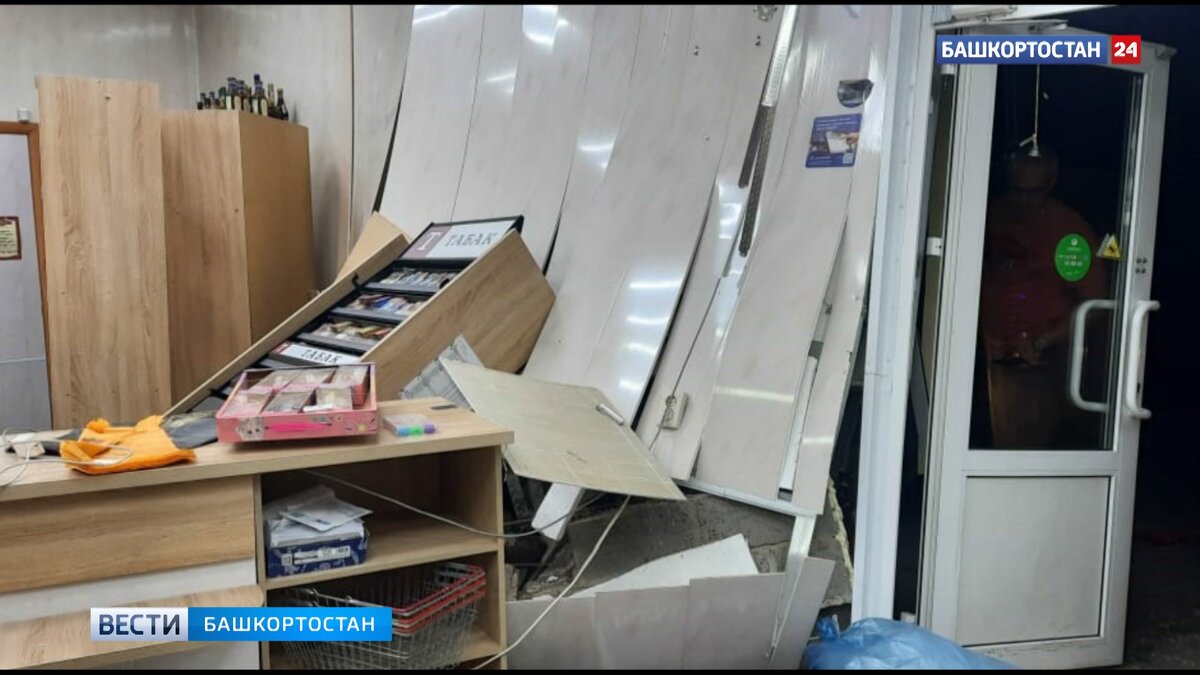    В Башкирии пьяная женщина за рулем протаранила здание магазина и разбила стеллаж с алкоголем