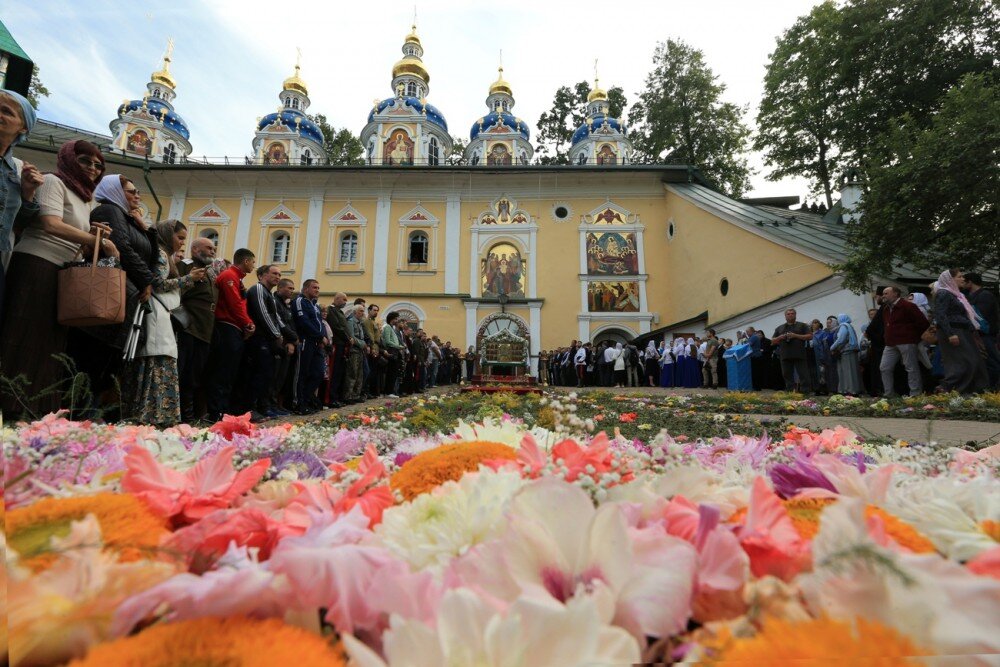 Праздник в монастыре