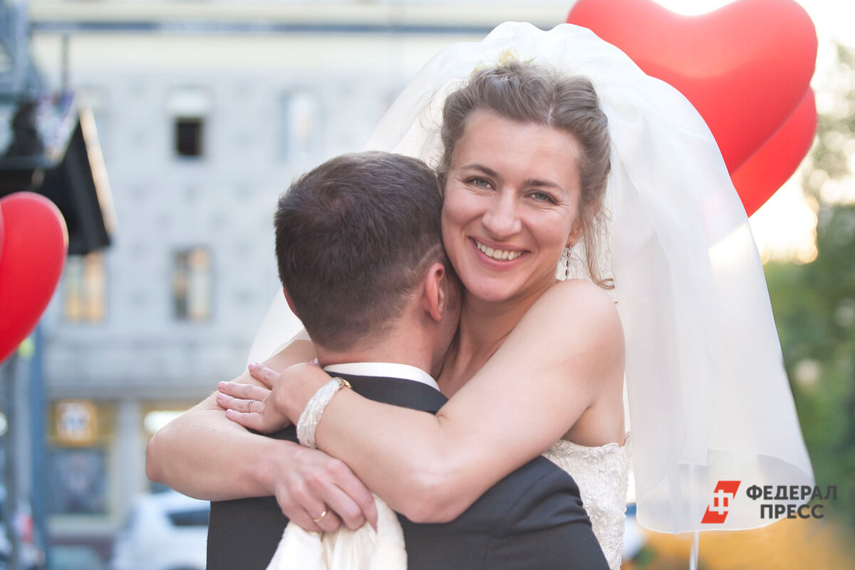 Психолог советует принимать все новое как часть жизни любимого человека.  Фото: Елена Сычева