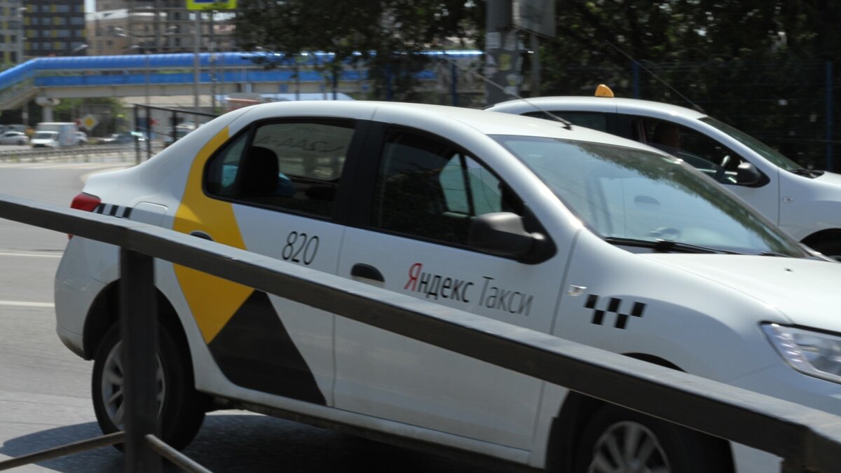     Красноярка и астролог Евгения Головина пожаловалась в своих соцсетях на таксиста, который не довез её до нужного места и высадил.